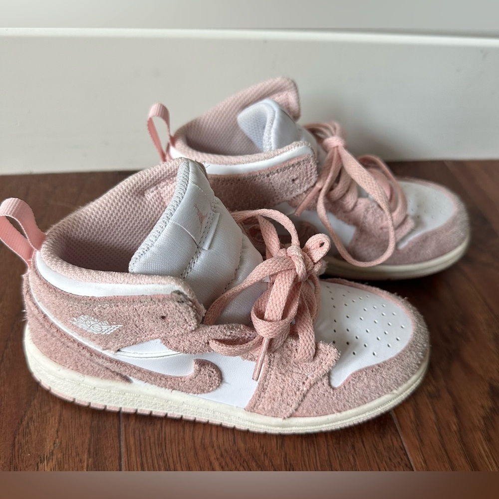 EUC Girls Nike Air Jordan Sneakers